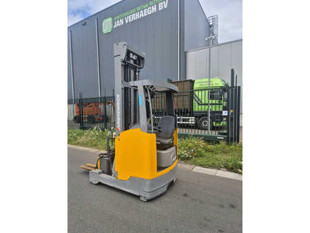 Chariots pour allées étroites 2020  Jungheinrich etv214 (3)