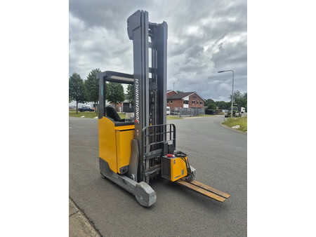 Chariots pour allées étroites 2020  Jungheinrich etv214 (4)