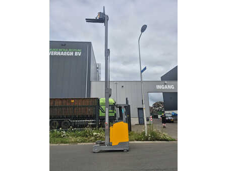 Chariots pour allées étroites 2020  Jungheinrich etv214 (7)