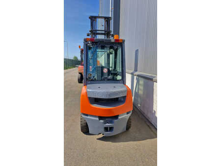 Chariots élévateurs diesel 2017  Toyota 2.5 06-8FD25F (4)
