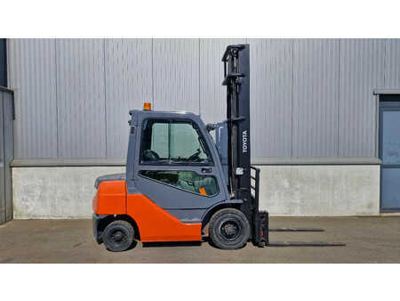 Chariots élévateurs diesel 2017  Toyota 2.5 06-8FD25F (5)