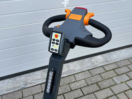 Tahač 2024  [div] winkelwagen mover V-move (demo's) (2)