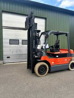 Elektro čtyřkolový VZV 2011  Toyota 7FBMF40 (1)