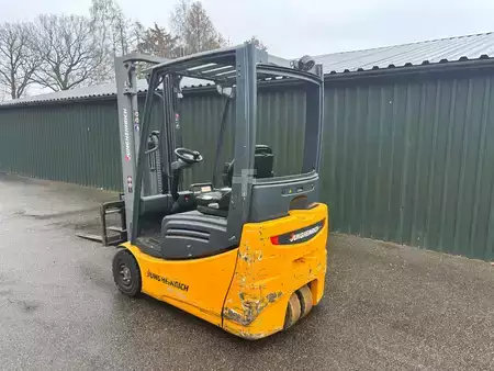Carrelli elettrici 3 ruote 2015  Jungheinrich EFG216 (1)