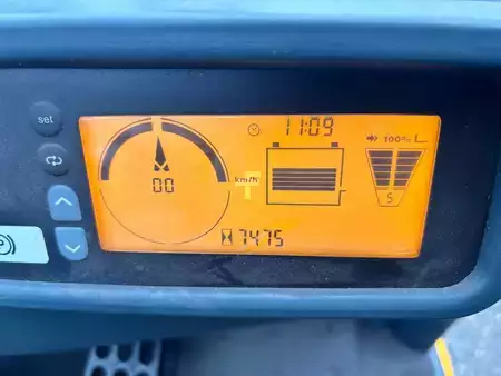 Carrelli elettrici 3 ruote 2015  Jungheinrich EFG216 (6)