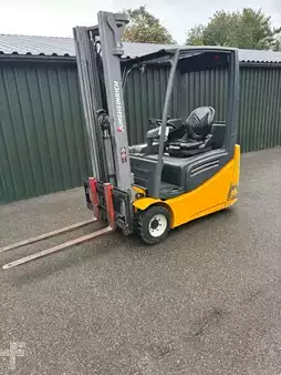 Carrelli elettrici 3 ruote 2012  Jungheinrich EFG 216 (1)