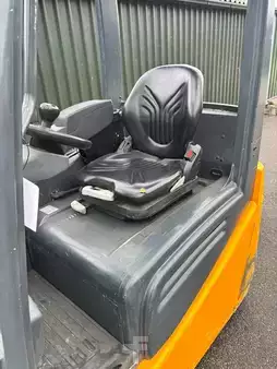 Carrelli elettrici 3 ruote 2012  Jungheinrich EFG 216 (5)