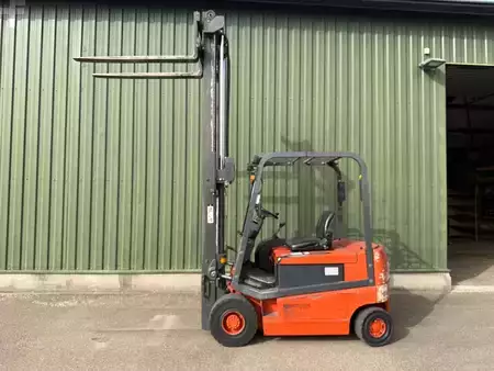 Elektro 4 Rad 2002  Nissan 25 CU (10)