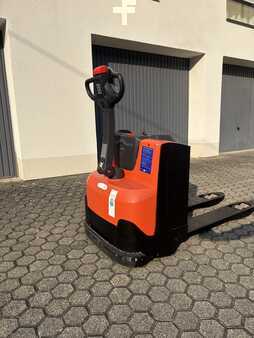 Elektromos emelőkocsik 2020  Toyota LWE180 (1)