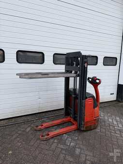 Ruční vysokozdvižný vozík 2004  Linde l 10 (10)