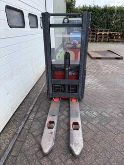 Ruční vysokozdvižný vozík 2004  Linde l 10 (5)