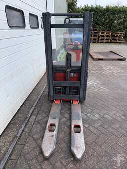 Ruční vysokozdvižný vozík 2004  Linde l 10 (7)