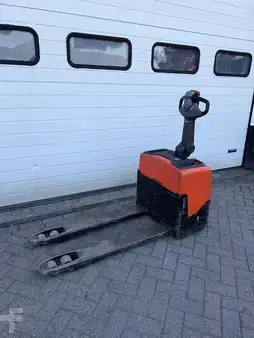 Electric Pallet Trucks 2019  BT lwe 130 (1)