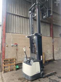 Stacker pedestre 2013  Crown SHR 5520 1.13 (2)