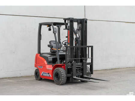 Chariots électriques à 4 roues 2024  Manitou ME 425 (3)