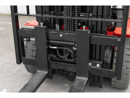 Chariots électriques à 4 roues 2024  Manitou ME 425 (8)