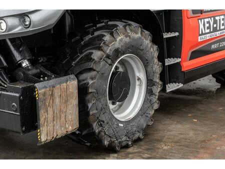 Wózki teleskopowe sztywne 2023  Manitou MRT 2260 (11)