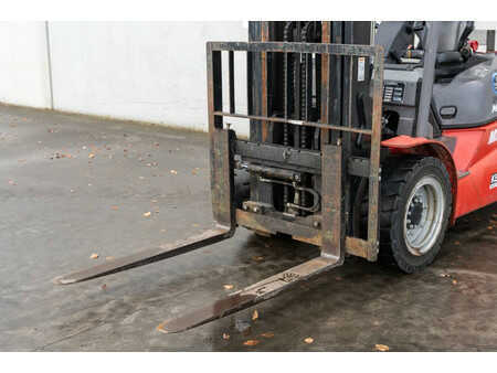 Wózki widłowe diesel 2017  Manitou MI 30 D (8)