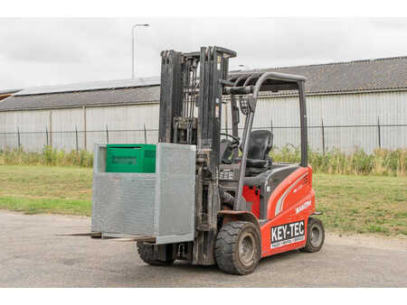Chariots électriques à 4 roues 2017  Manitou ME 435 (1)