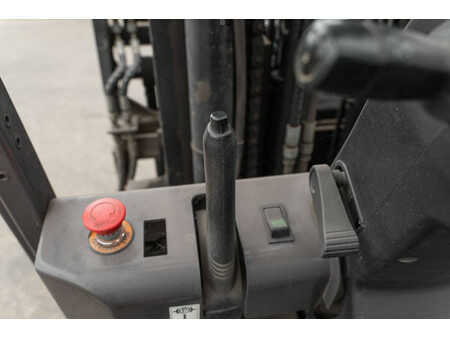 Chariots électriques à 4 roues 2017  Manitou ME 435 (16)