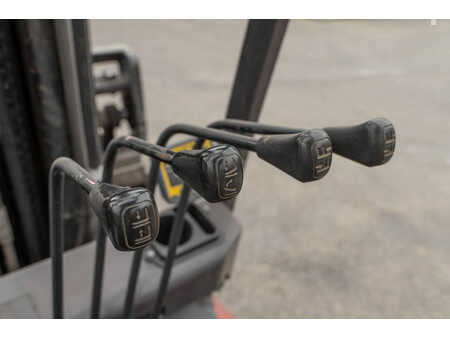 Chariots électriques à 4 roues 2017  Manitou ME 435 (18)