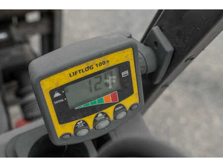 Chariots électriques à 4 roues 2017  Manitou ME 435 (19)