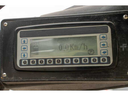 Chariots électriques à 4 roues 2017  Manitou ME 435 (20)