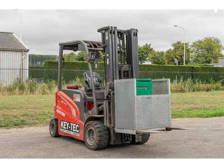 Chariots électriques à 4 roues 2017  Manitou ME 435 (3)