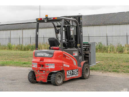 Chariots électriques à 4 roues 2017  Manitou ME 435 (5)
