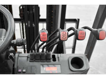 Wózki widłowe diesel 2017  Manitou MI 30 D (12)