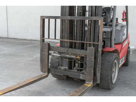 Wózki widłowe diesel 2018  Manitou MI 35 D (8)