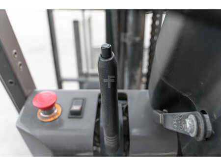 Chariots électriques à 4 roues 2017  Manitou ME 425 (15)