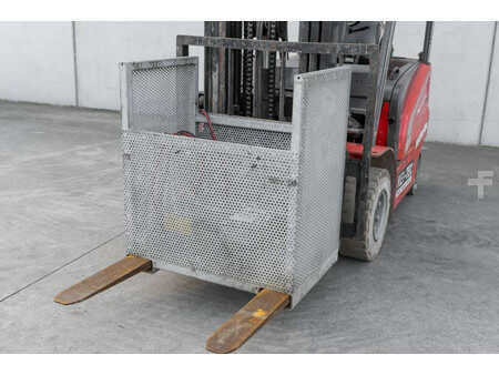 Chariots électriques à 4 roues 2017  Manitou ME 425 (9)