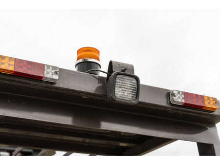 Chariots électriques à 4 roues 2019  Manitou ME 435 (13)