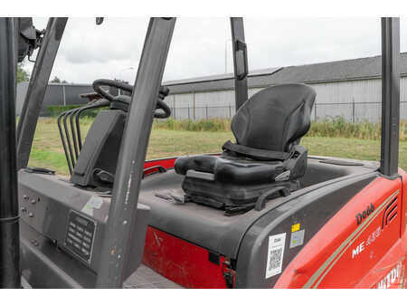 Chariots électriques à 4 roues 2019  Manitou ME 435 (15)