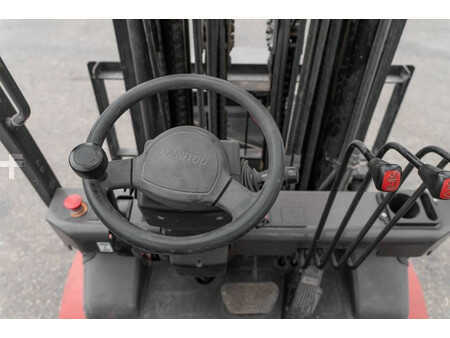 Chariots électriques à 4 roues 2019  Manitou ME 435 (16)