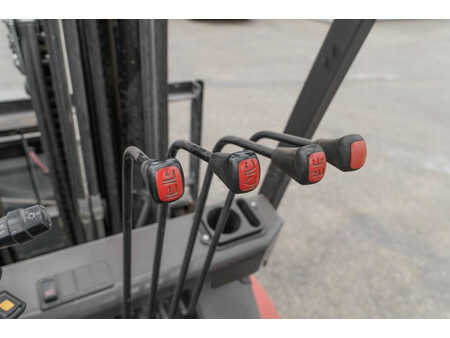 Chariots électriques à 4 roues 2019  Manitou ME 435 (18)