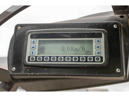 Chariots électriques à 4 roues 2019  Manitou ME 435 (19)