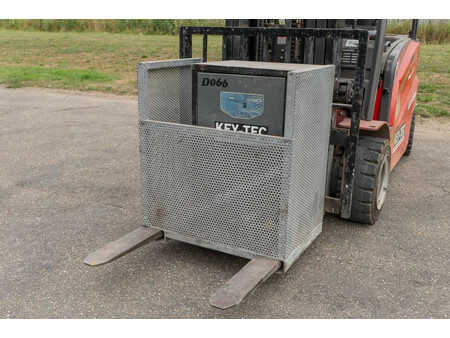 Chariots électriques à 4 roues 2019  Manitou ME 435 (8)