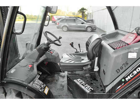 Dieseltrukki 2019  Manitou MC 30-4 (8)