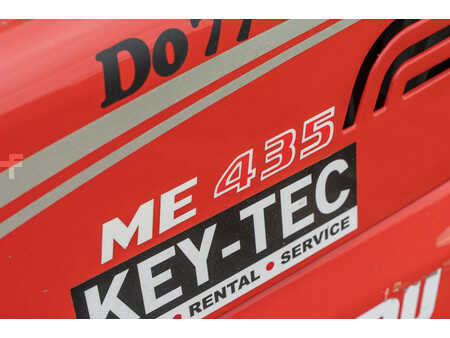 Chariots électriques à 4 roues 2019  Manitou ME 435 (13)