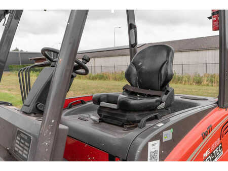 Chariots électriques à 4 roues 2019  Manitou ME 435 (14)