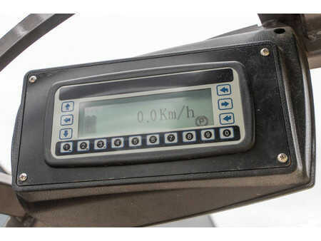 Chariots électriques à 4 roues 2019  Manitou ME 435 (19)