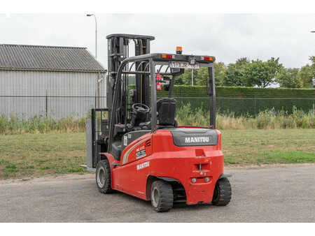 Chariots électriques à 4 roues 2019  Manitou ME 435 (7)