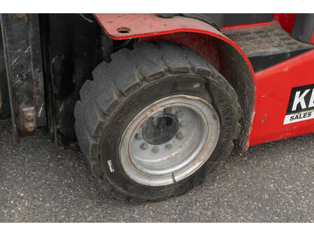 Chariots électriques à 4 roues 2019  Manitou ME 435 (11)