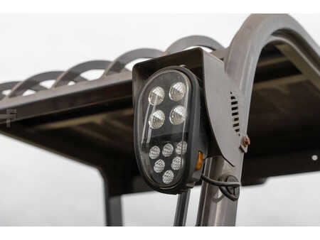 Chariots électriques à 4 roues 2019  Manitou ME 435 (12)