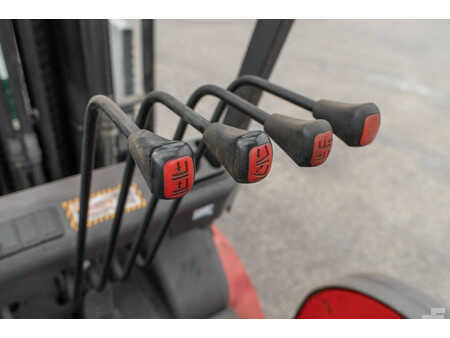 Chariots électriques à 4 roues 2019  Manitou ME 435 (18)