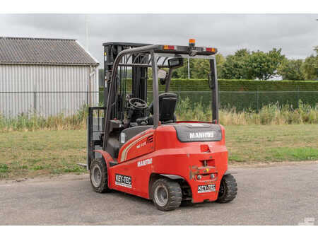 Chariots électriques à 4 roues 2019  Manitou ME 435 (7)