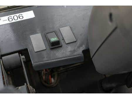 Carrelli elevatori diesel 2011  Komatsu FD 80-10 (17)