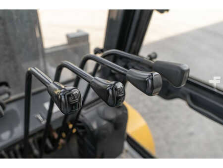 Carrelli elevatori diesel 2011  Komatsu FD 80-10 (19)